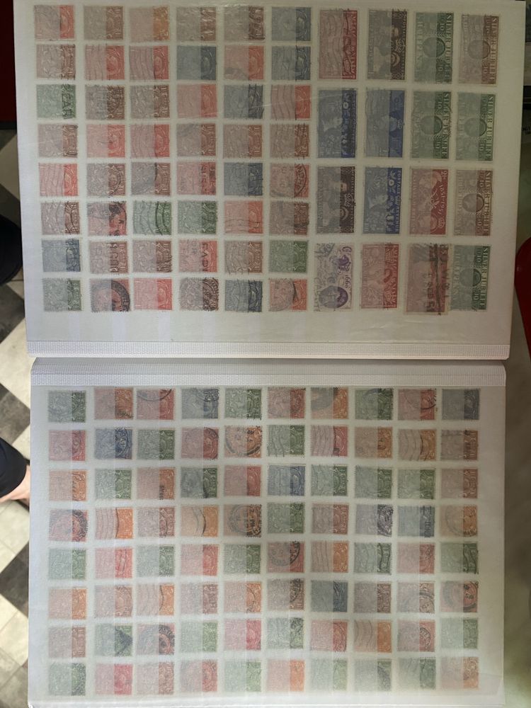 Clasor timbre vechi  anii 1900 .aproximativ 4000 buc.clasor60 pagini.