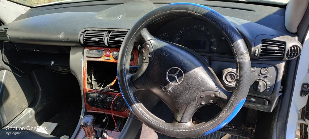 Vindem piese rezultate din dezmembrarea unui Mercedes  C-Class W203