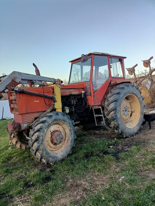 Vand sau schimb tractor Renault