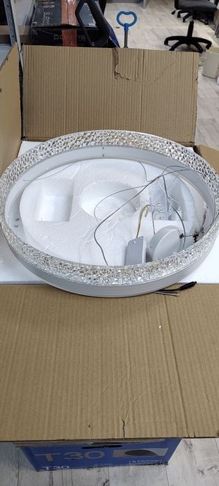 Люстра новая есть пульт