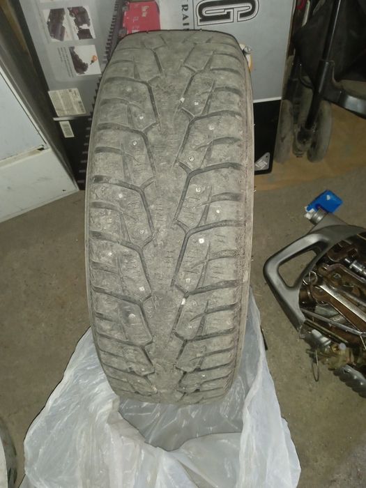 Зимние шины на дисках в отличном состоянии
