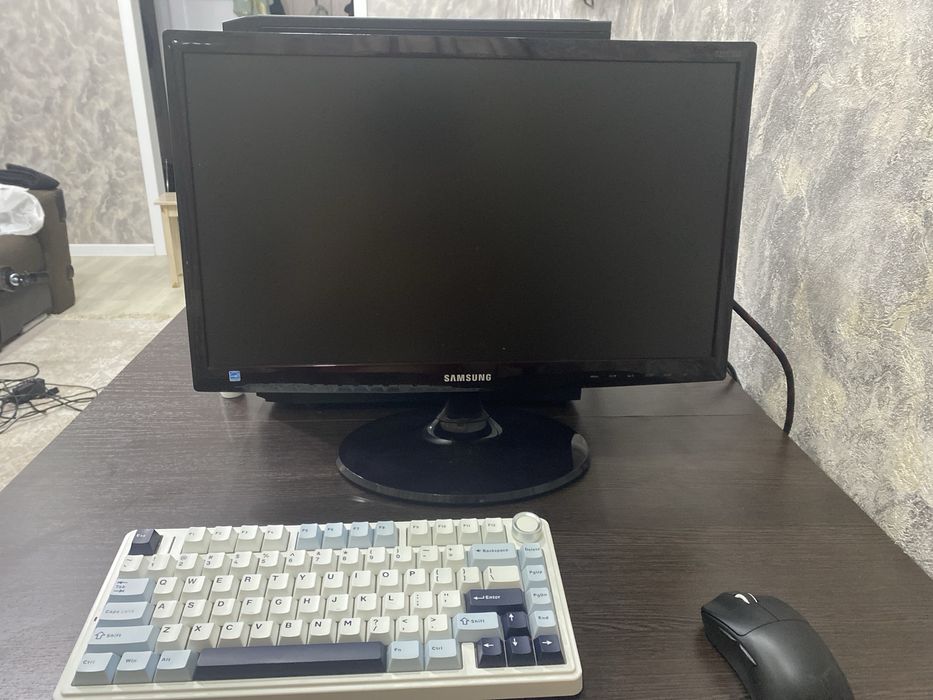 Монитор Samsung S22C300H