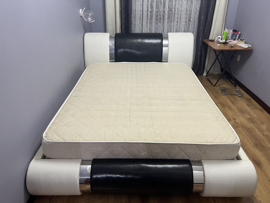 Двух спальный кровать 160*200