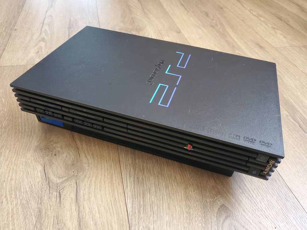 Хакнат PlayStation 2 - пълен комплект с много игри