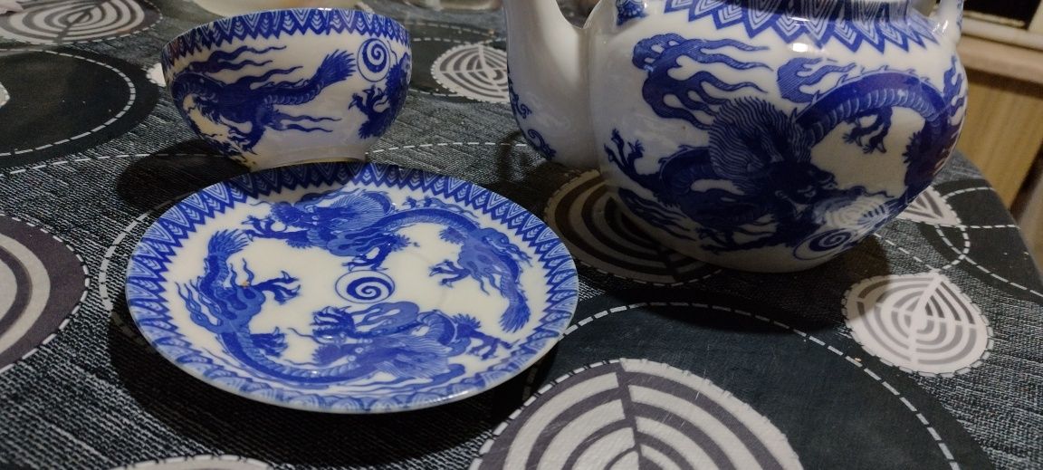 Японски порцелан сет,чайник,чаша с чинийка с печат