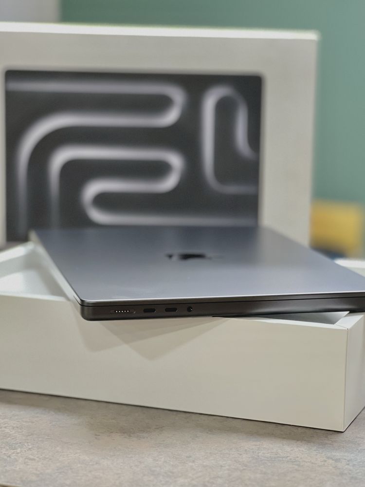 FIXLY: Laptop Apple MacBook Pro 14’’ cu procesor Apple M3 Pro, 18GB