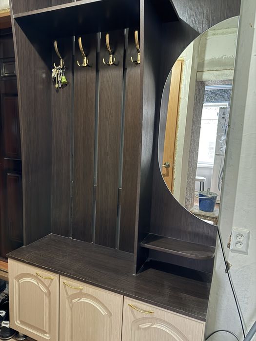 Продам стенку в прихожую