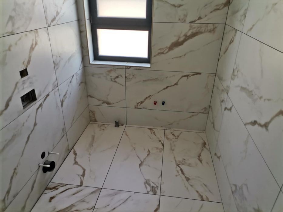 Execut : Tencuiala mecanizata