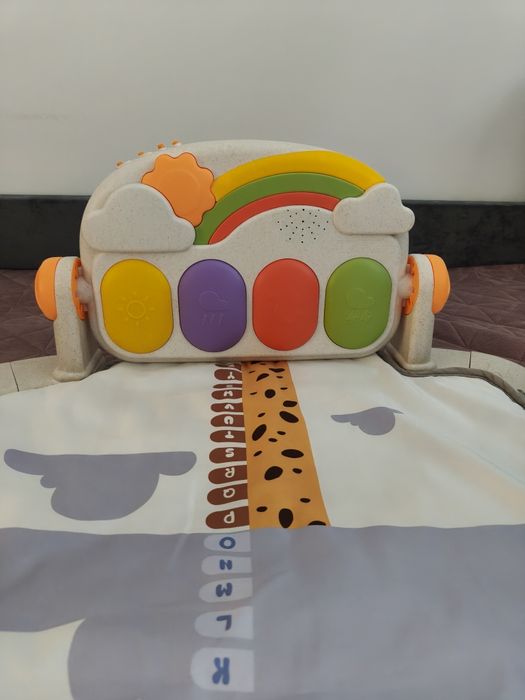 Slatea interactiva pentru bebelusi cu lumini si melodii