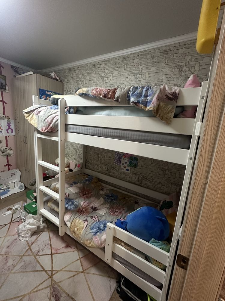 Продам детскую двухъярусную кровать