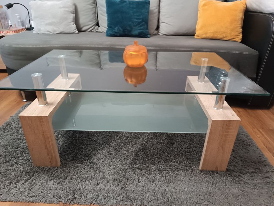 Стъклена холна маса