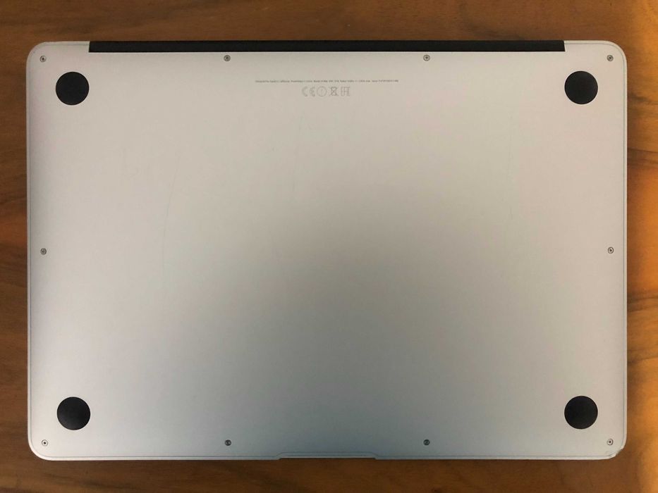 MacBook Air 13,3 '' 2017 i5 1,8 GHz, 8 GB, flash 128 GB. IMPECABIL