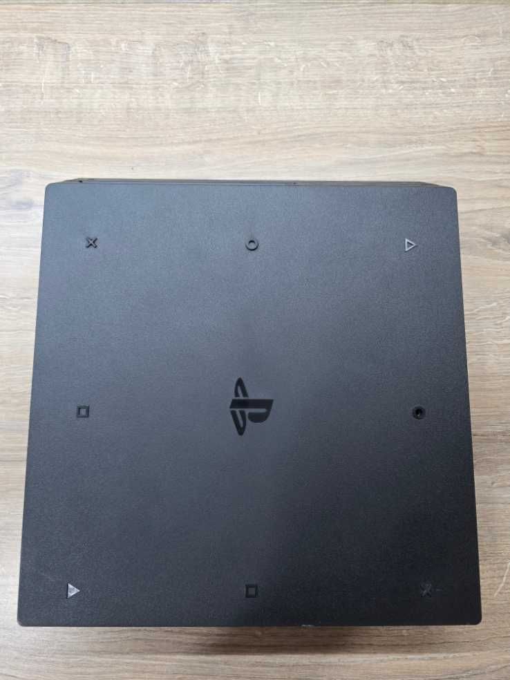 PlayStation 4 PRO 1TB + Контролер + Зарядна станция + Игри
