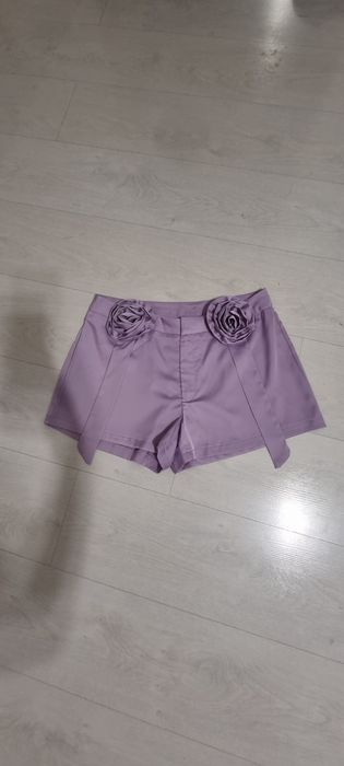 Pantaloni scurti, NOU