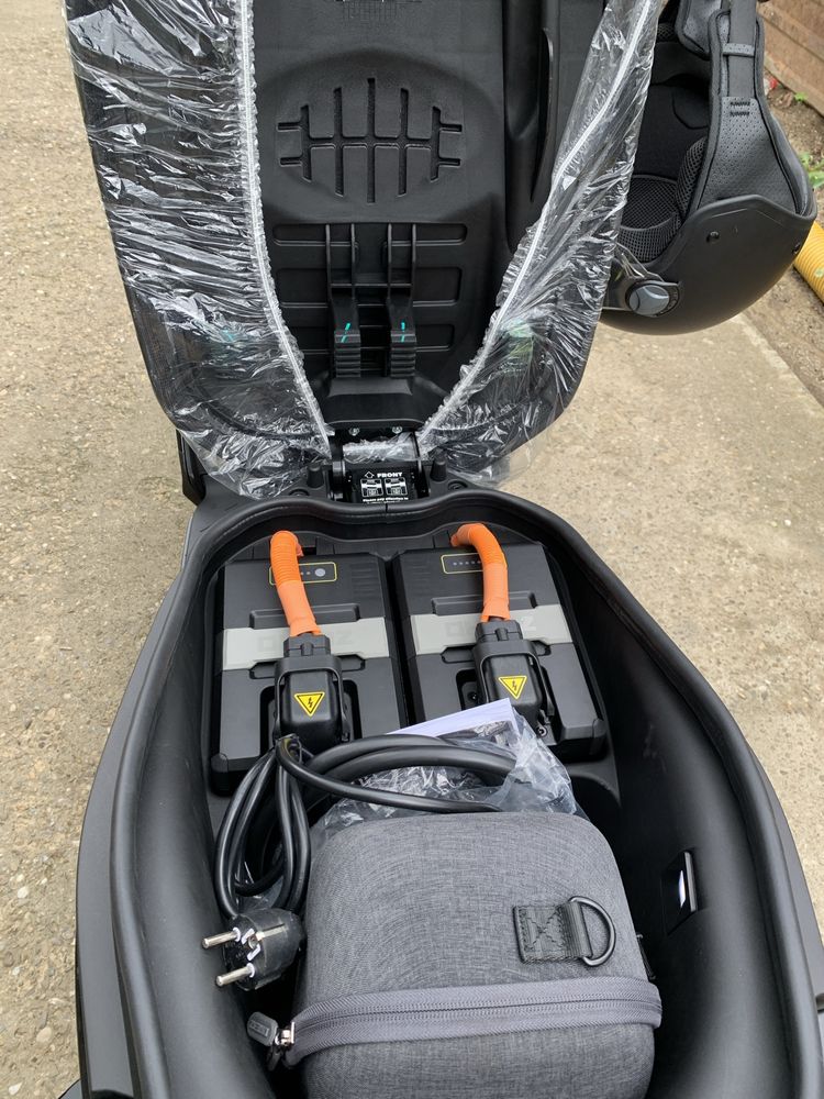 Vând scuter electric CFMoto zeeho AE8+