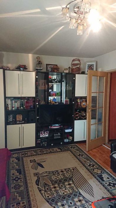 Apartament doua camere, spațios, decomandat