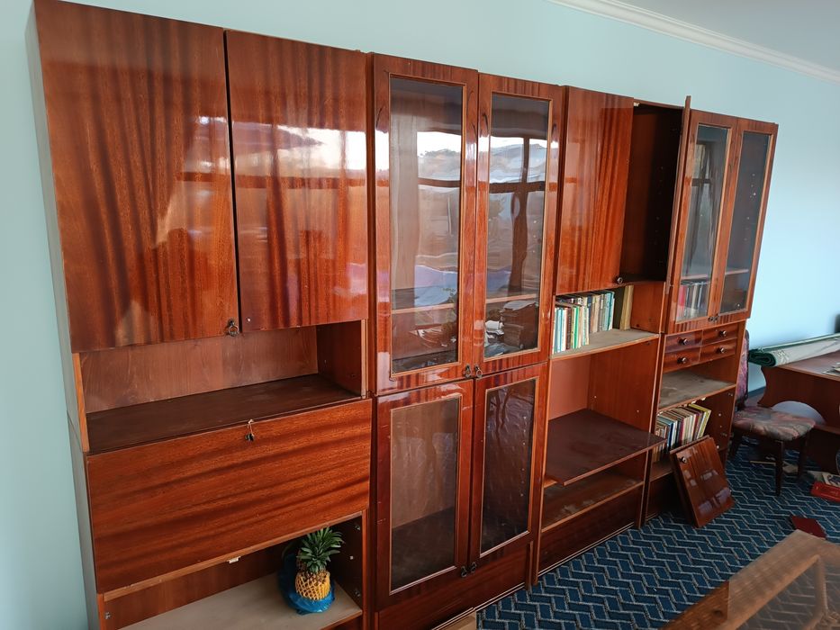 Стенка срочно сотилади