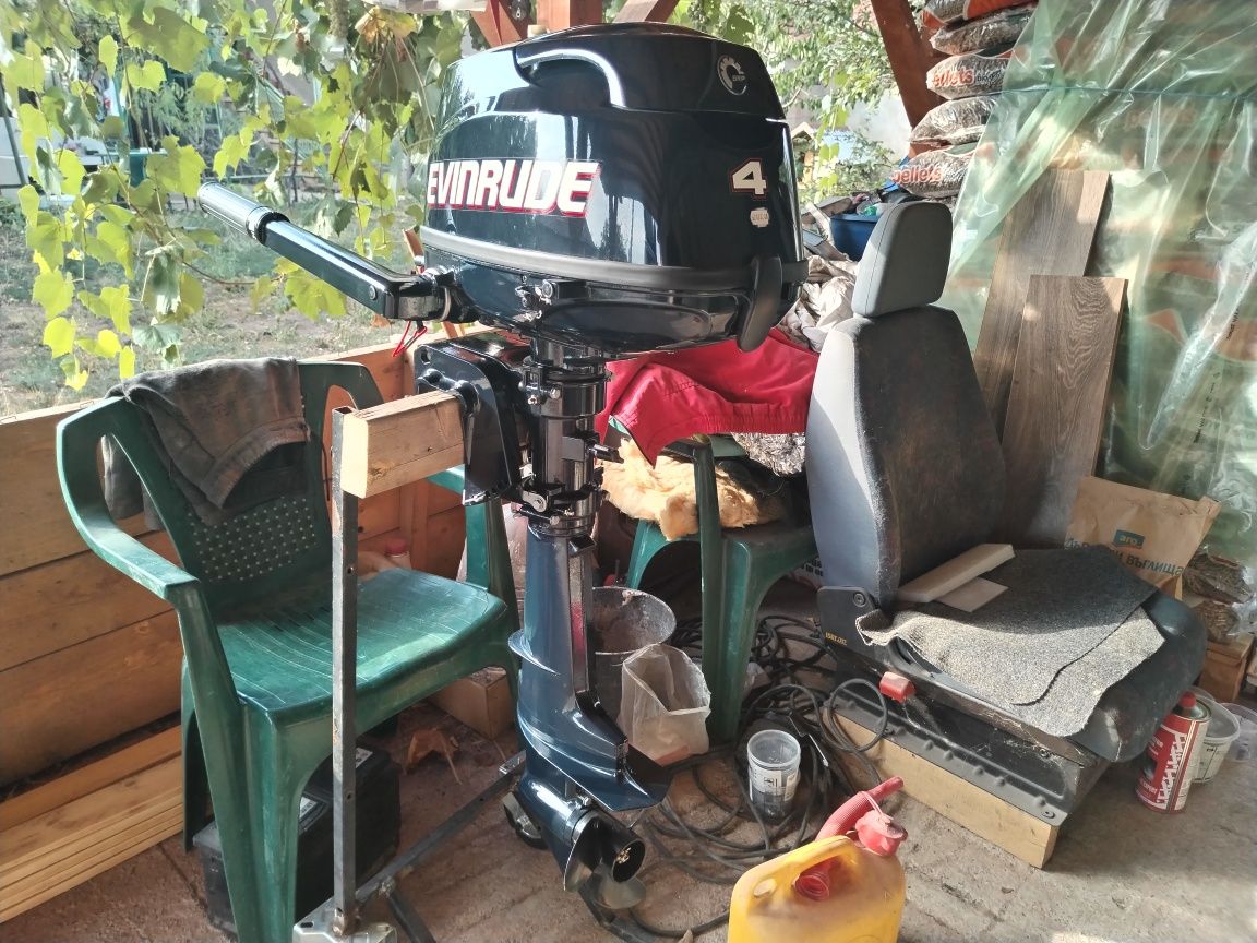 Надуваема лодка с извънбордов двигател evinrude 4hp къс ботуш+сонар