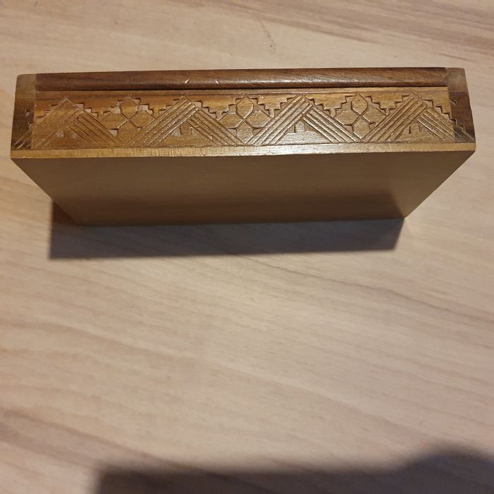 Caseta lemn crestata