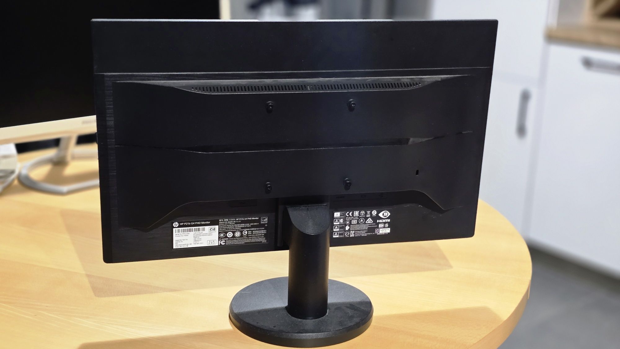 Монитор HP P21b G4