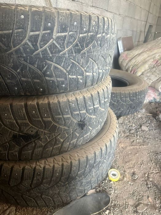 Зимний шины б/у BRIDGESTONE размері 265/70/16