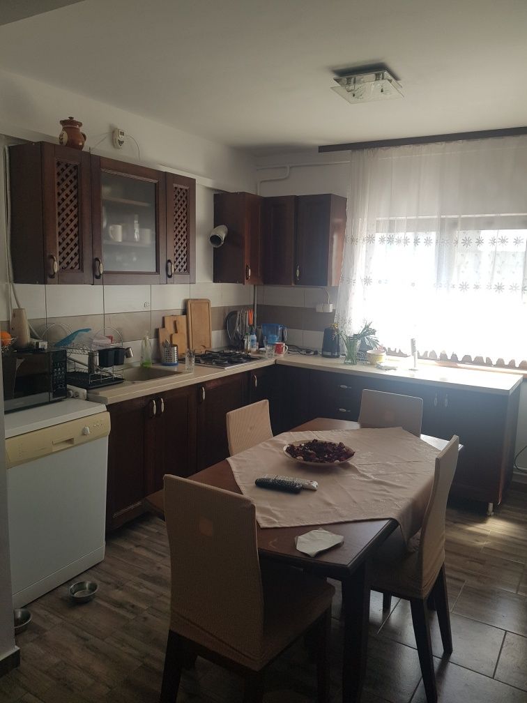 Vand apartament 3 camere, decomandat