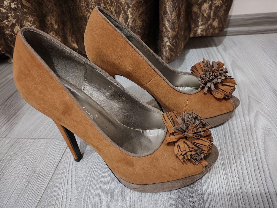 Pantofi noi mărimea 38 toc inalt