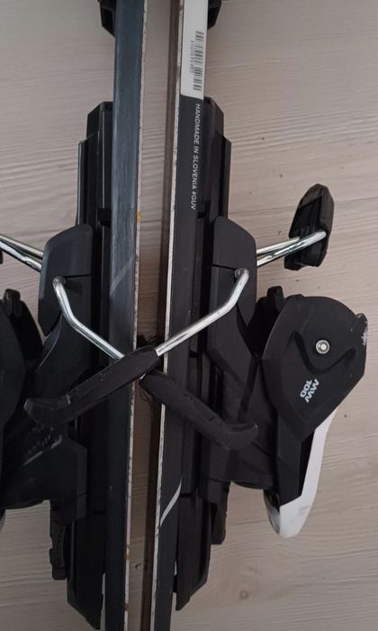 Skiuri purtate 2 sezoane în stare buna