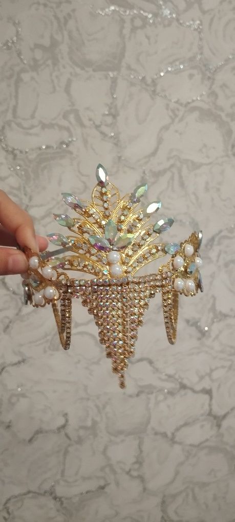Diadema kelinlar uchun