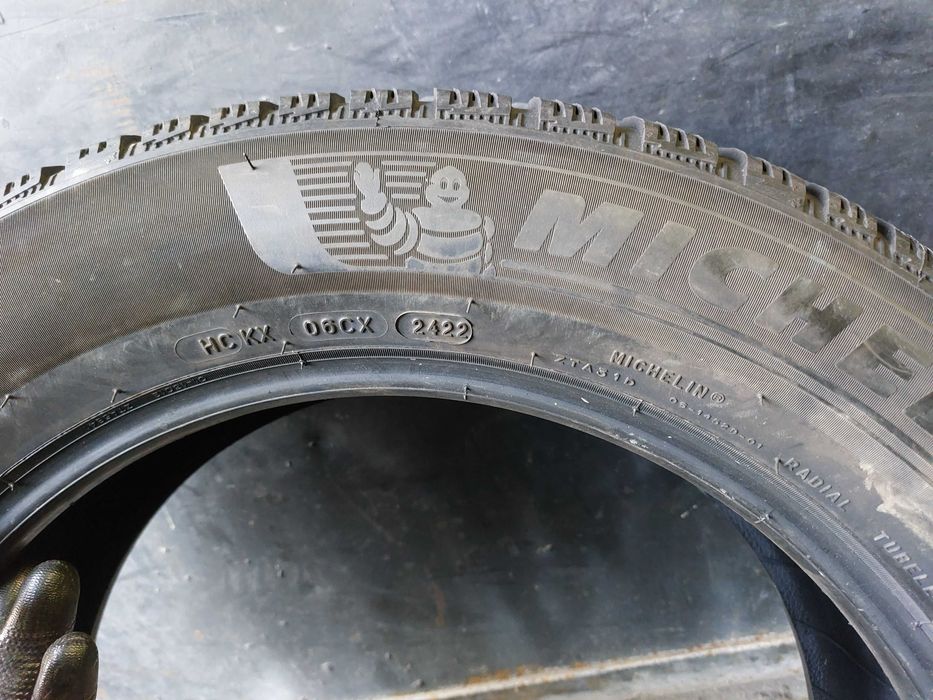 2бр.зимни гуми MICHELIN 215/60/17 96H DOT 2422