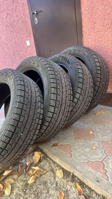 Шины зимние  б/у юкохама в отличном состояние