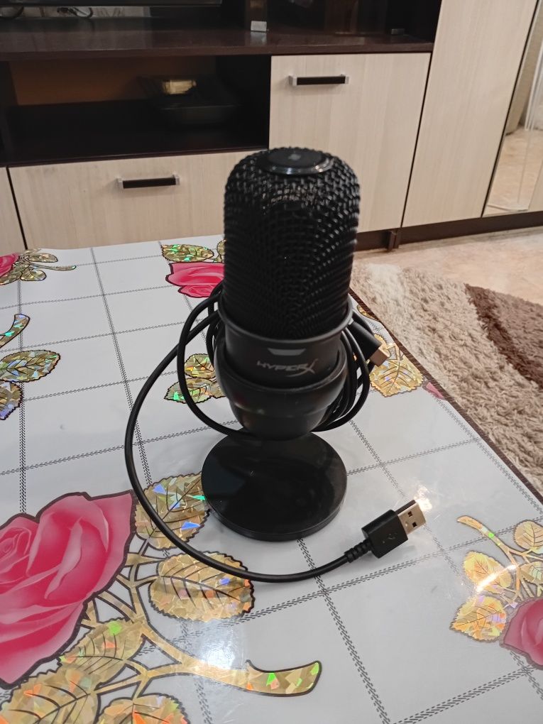 Продам микрофон HyperX Solo Cast