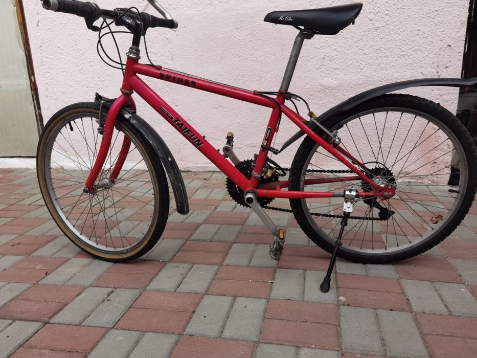 Bicicletă cu roți pe 24