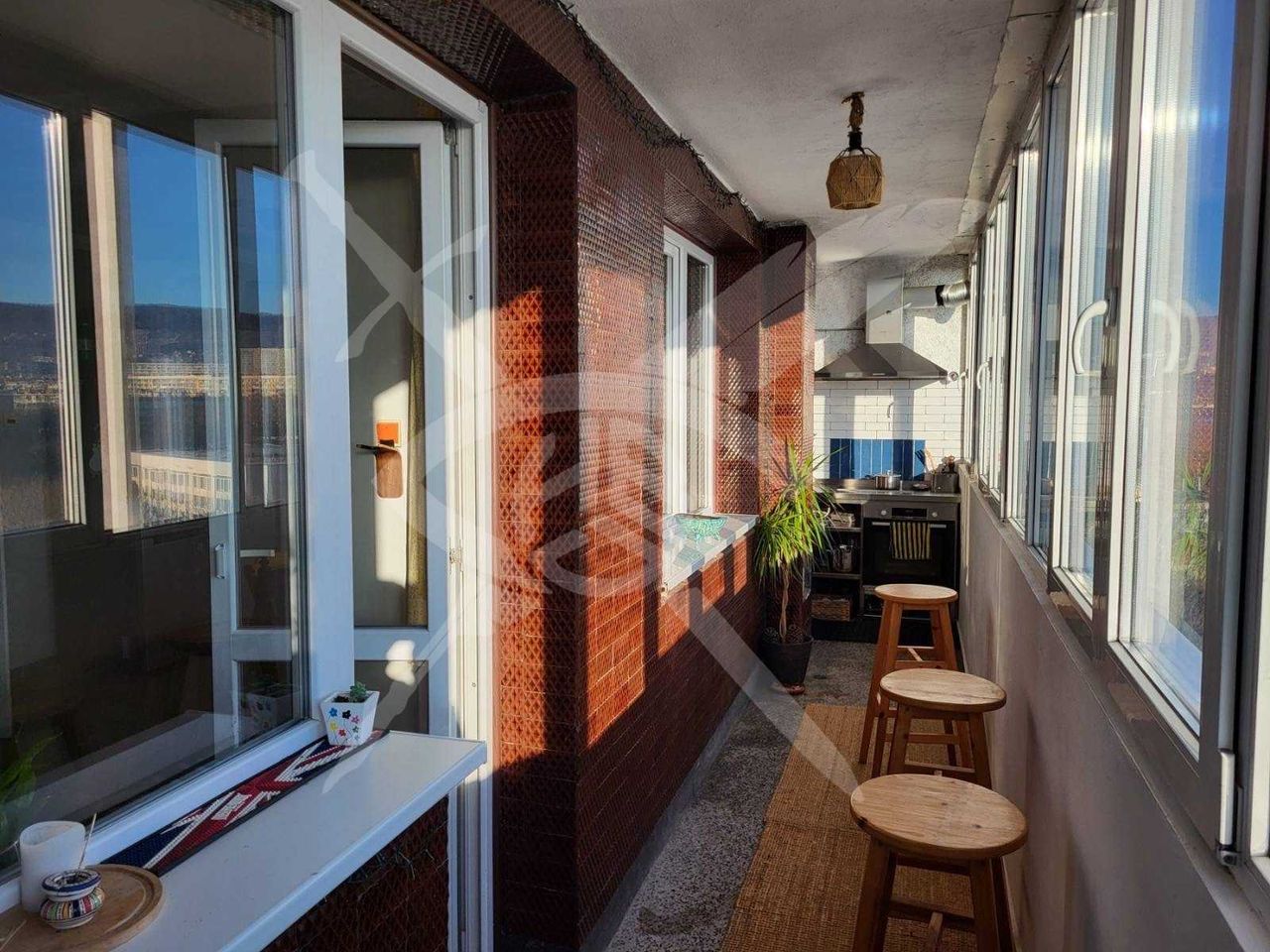Продава се Тристаен апартамент в Варна, Спортна зала - 105 кв.м за 2000 €/кв.м - Снимка #4