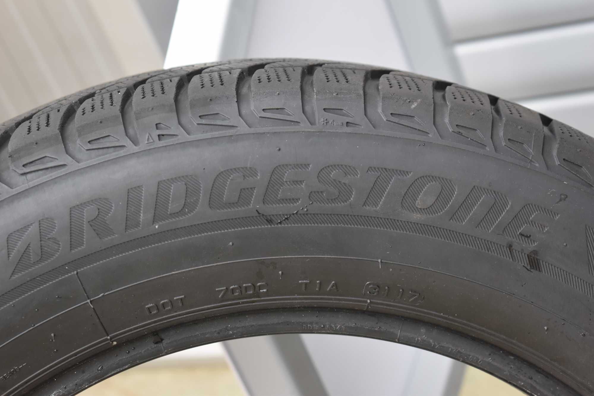 Зимни гуми 235/60/18 Bridgestone