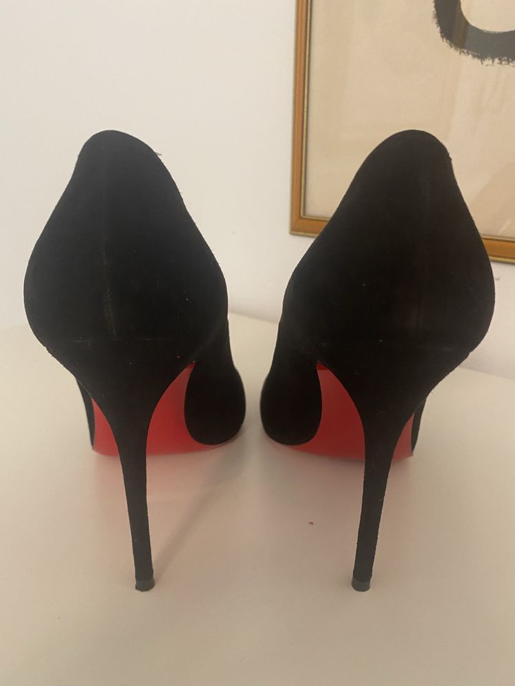 Cristian Louboutin, pantofi toc 10 cm, piele intoarsa.