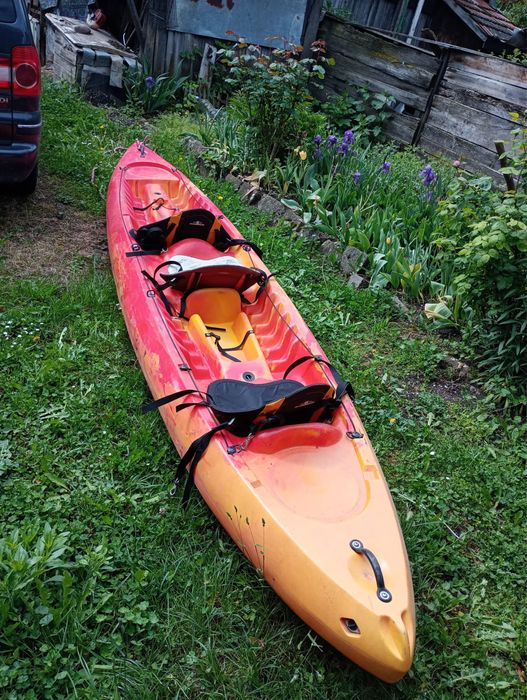 Kayak 4,2 metri lungime , 3 locuri