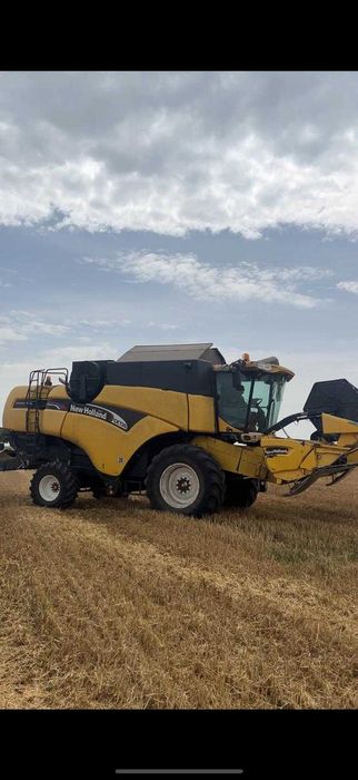 combina agricola NEW HOLLAND CX 720