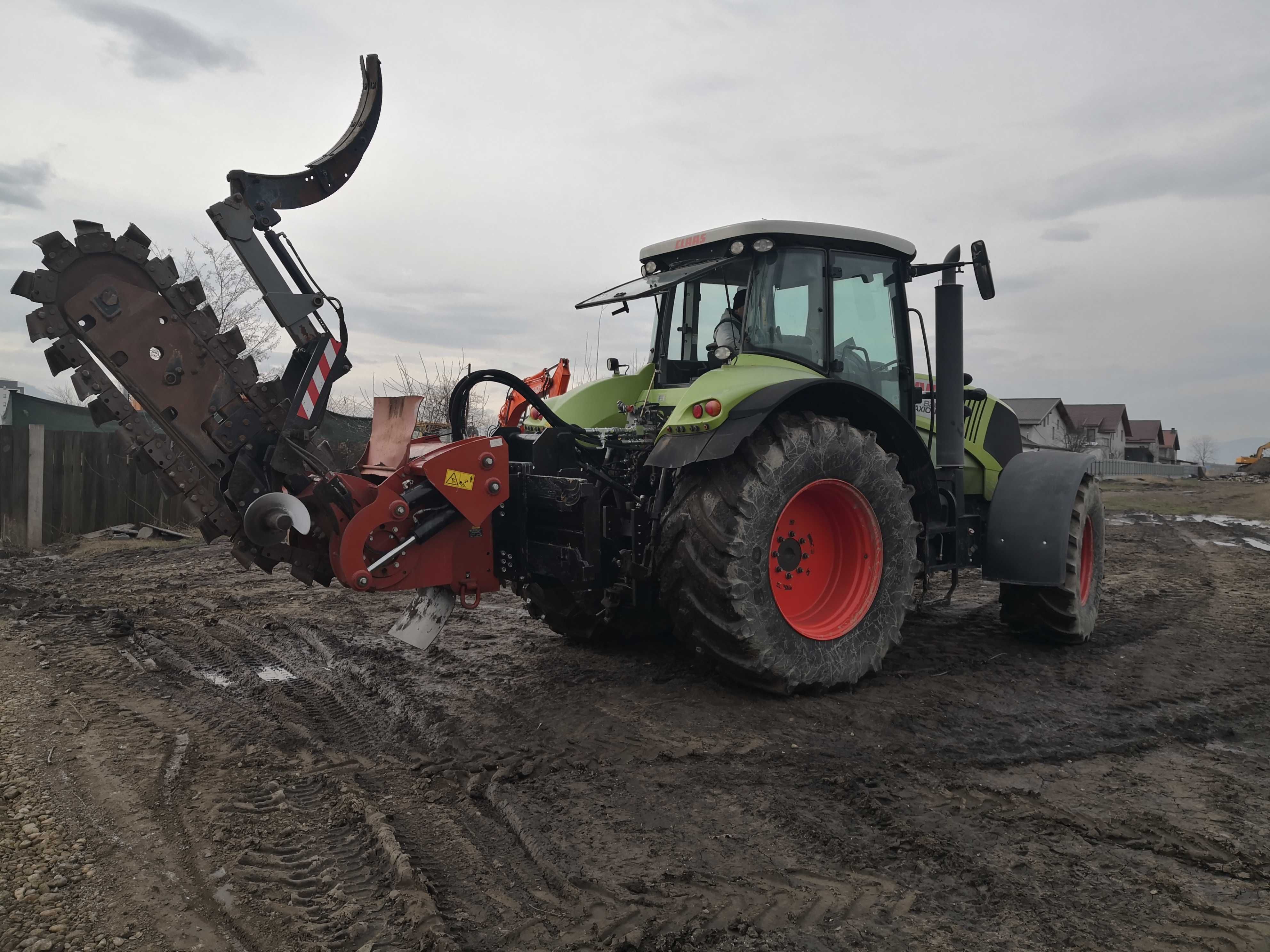 Ditch WitchH932 & CTH120 pe tractor vario Claas Axion C-matic