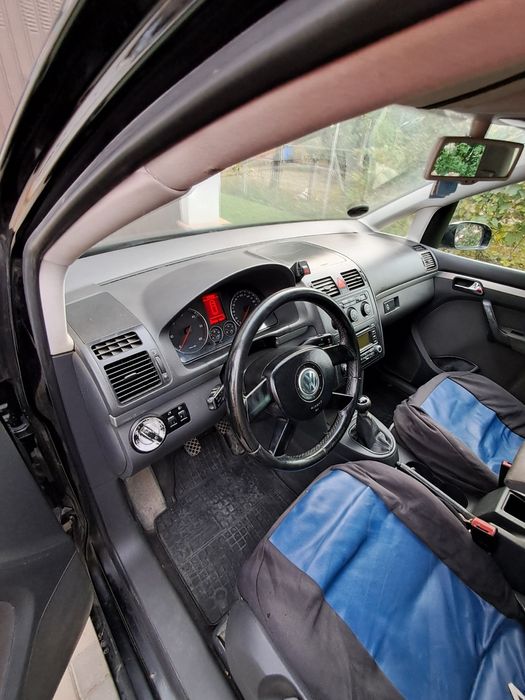 Vând Volkswagen touran