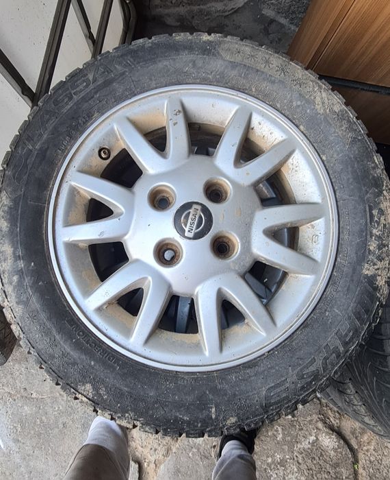 Vand jante aliaj Nissan R15 + cauciucurile cadou