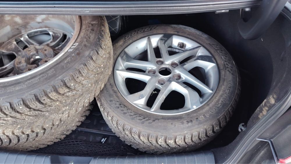 Продам зимние шины с дисками