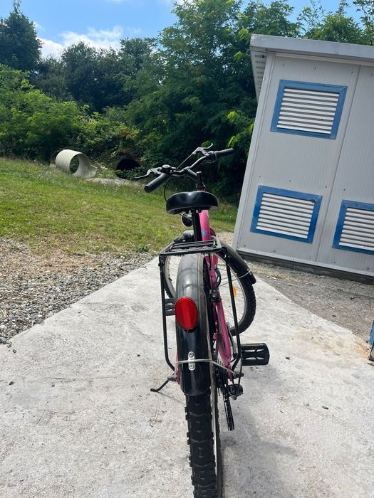 Bicicletă cu viteze și far