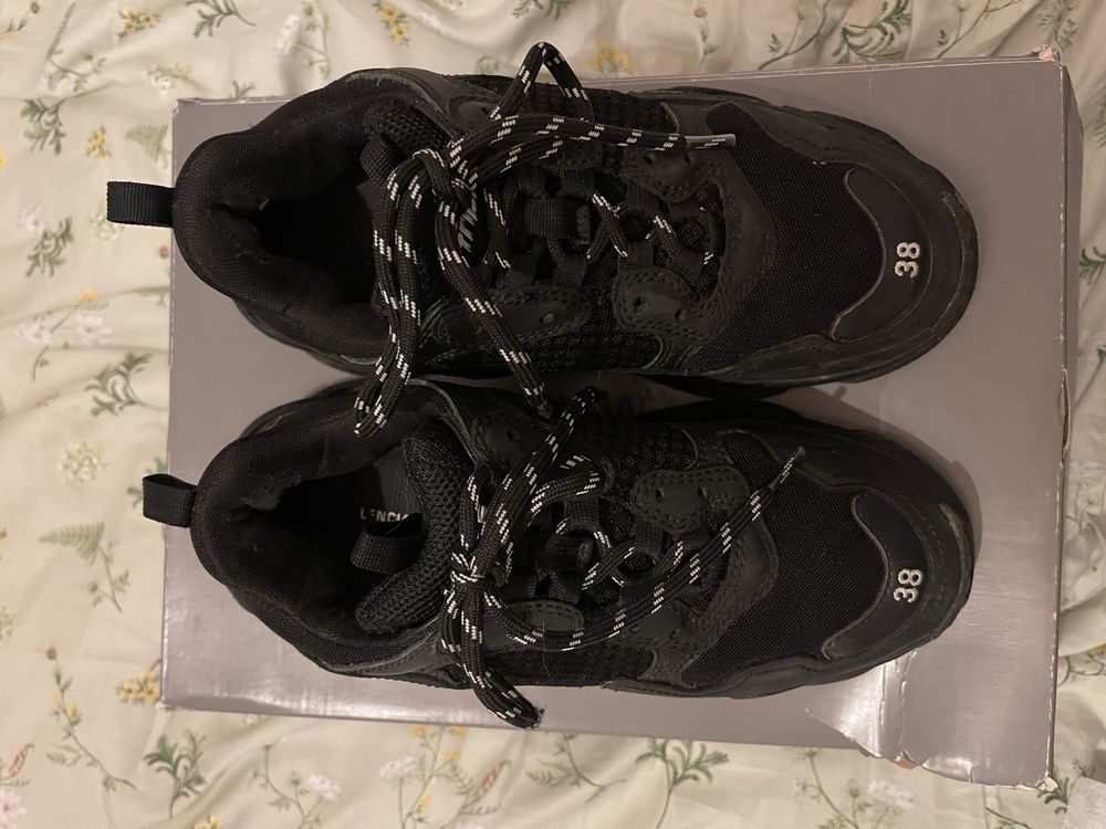 Balenciaga Triple S full box