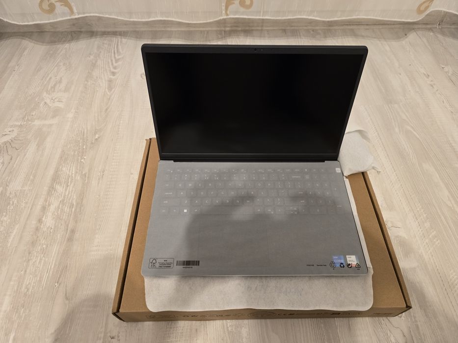 Laptop Dell produs nou
