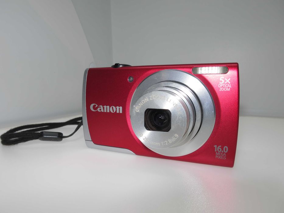 Canon PowerShot A2500 фотоапарат камера в отлично състояние червен