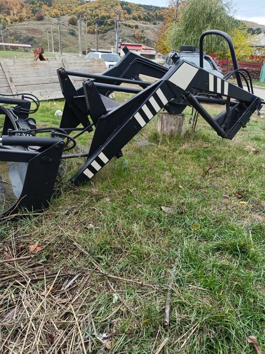 Încarcator frontal tractor