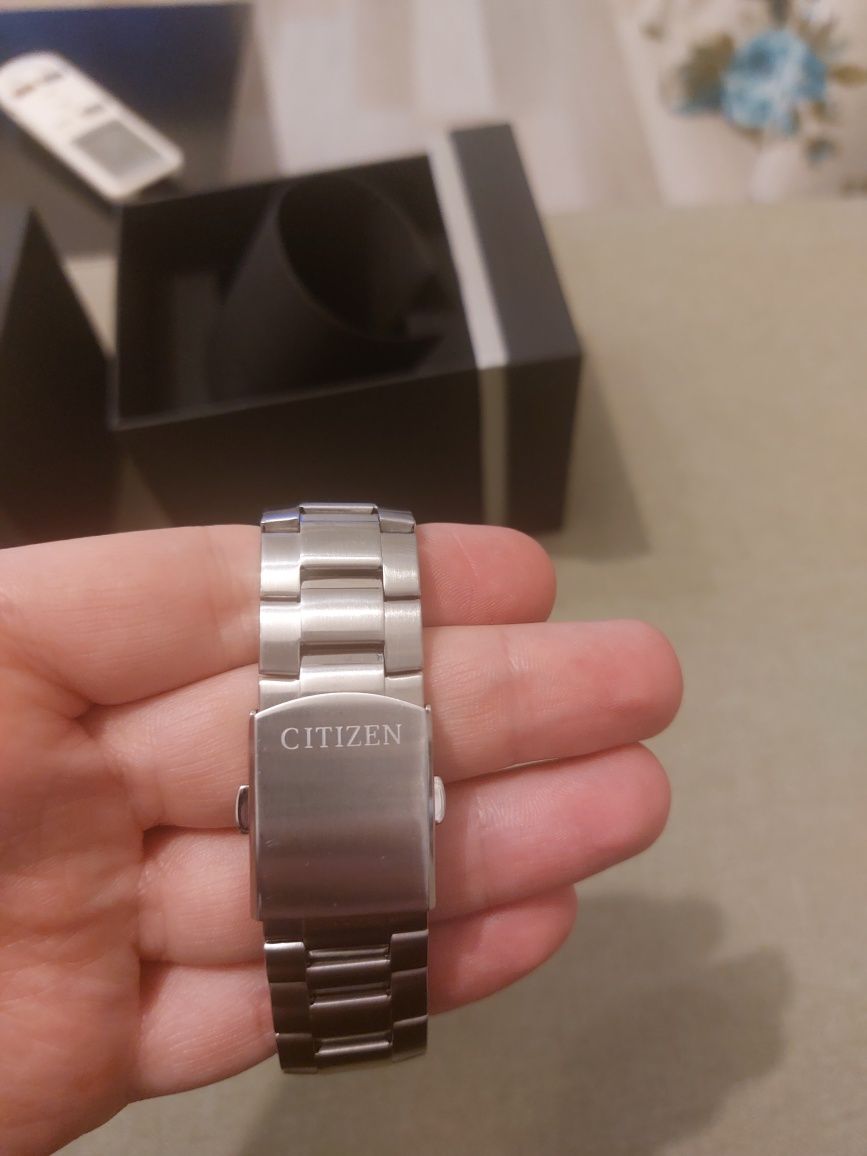 Продавам  часовник Citizen Quartz Chronograph AN8200-50A