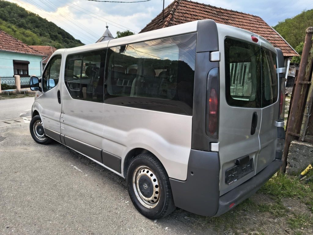Opel Vivaro 8+1 ,1,9dci