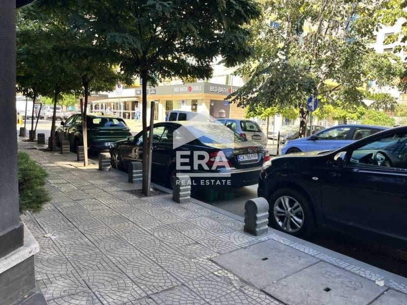 Търговско помещение с лице на ул. Пирин в Манастирски ливади